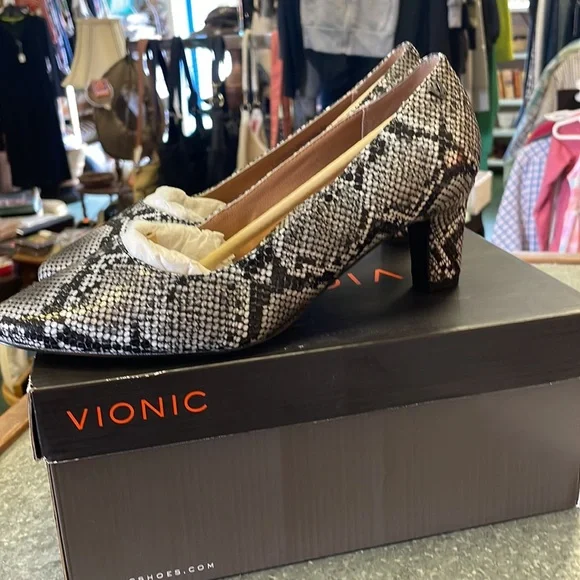 Vionic women's heels, size 7 wide style Madison MIA snake - Picture 4 of 6
